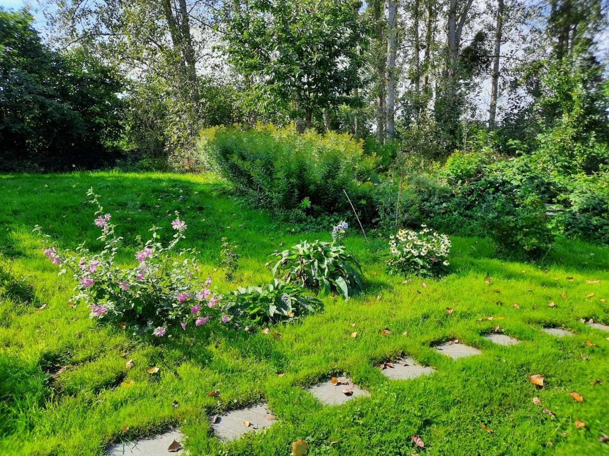 La Yourte Au Fonds Du Jardin Xhoris Exteriör bild